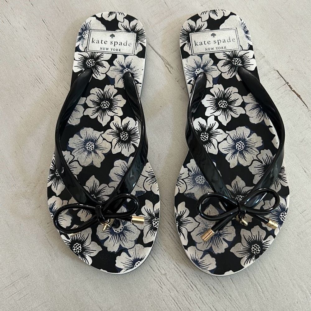 KATE SPADE Flip Flops Size 6
